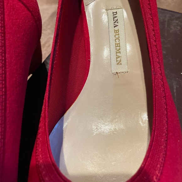 Dana Buchman NEW in Box Comfort Pump in Size 10, 1” Wedge Heel. Beautiful Red - Picture 7 of 14
